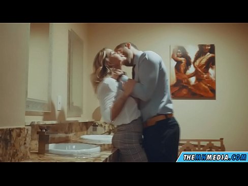 ❤️ Kui rinnakas blondiin võrgutab sind avalikus tualettruumis ❤️ Pornovideo at us ❌❤